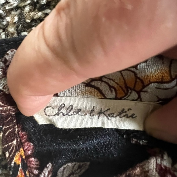 Chloe & Katie Black Floral Blouse - Picture 8 of 9